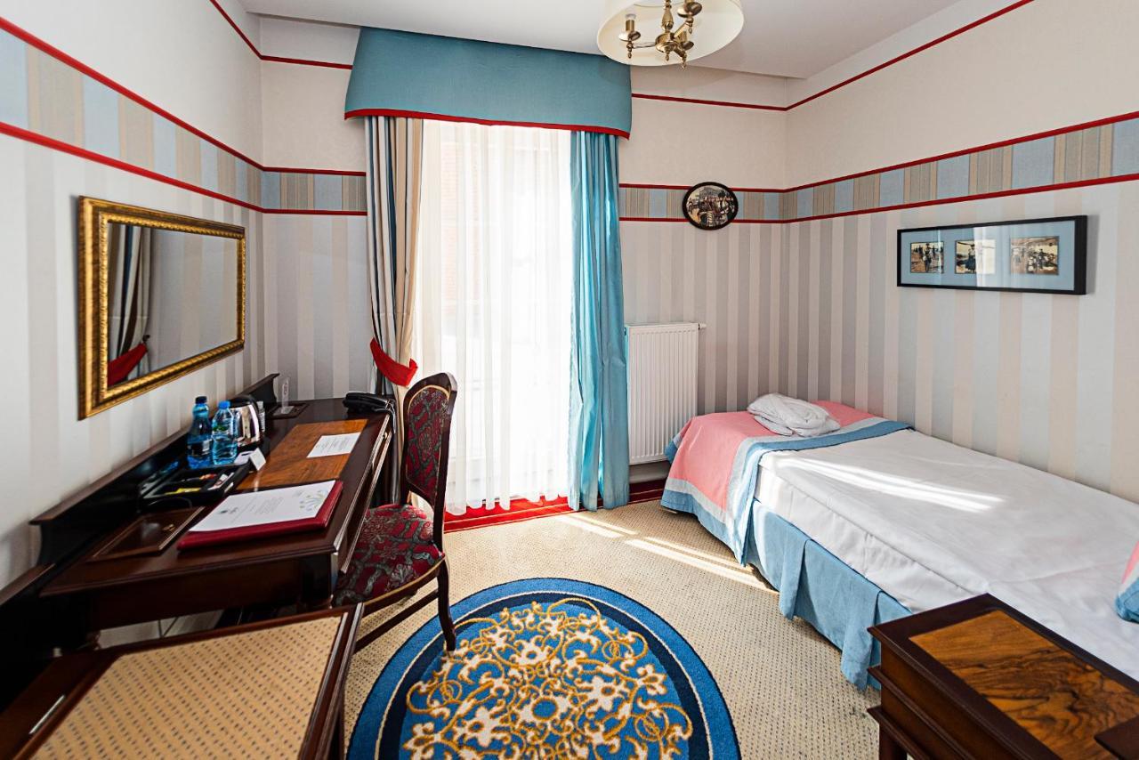 Hotel St. Bruno Гижицко Экстерьер фото